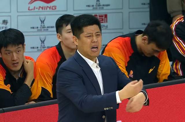 开云体育-一个赛季被罚8次，总罚金高达27万元，最惨球队出炉，裁判却无恙